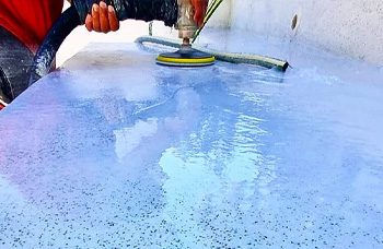 Pileta de diseño moderno con revestimiento duradero símil mármol – Buenos Aires